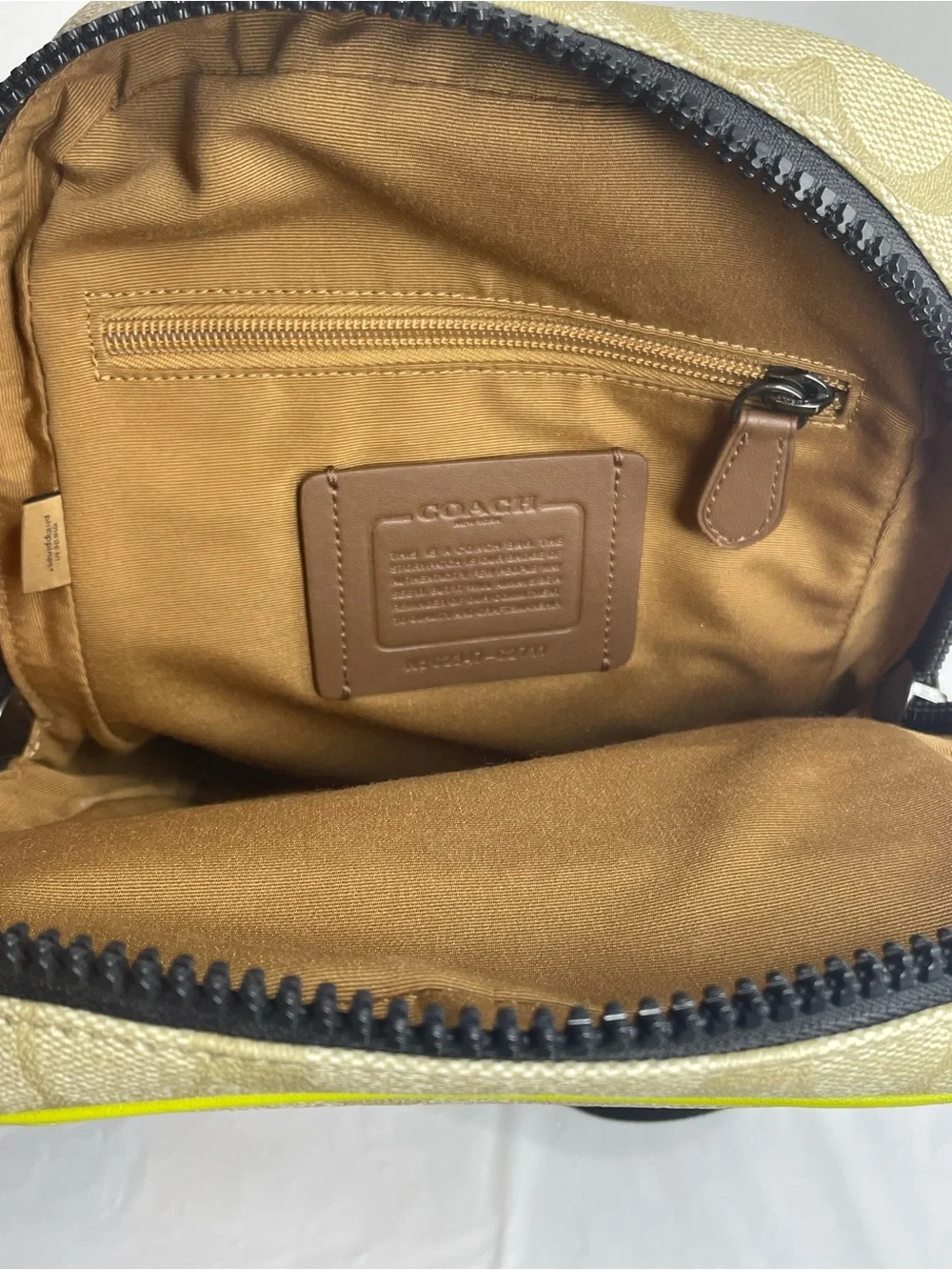 Coach track pack